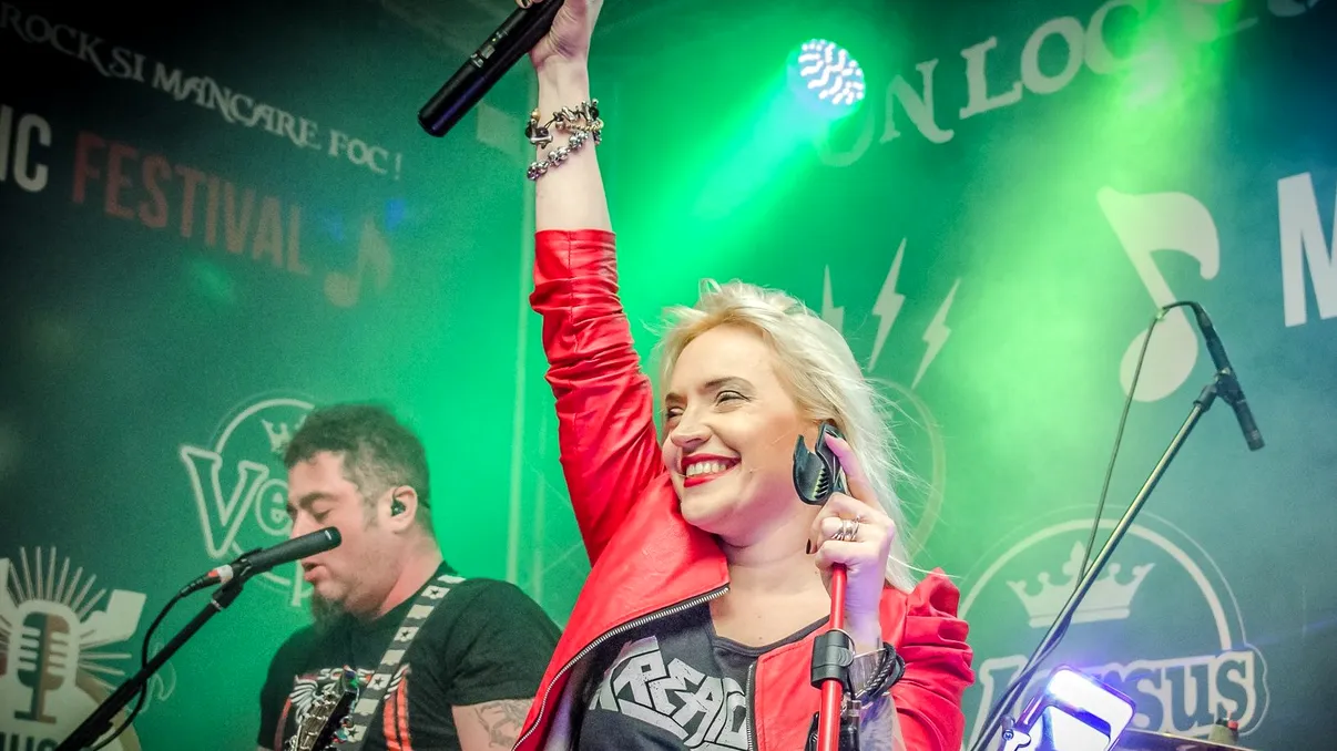 INTERVIU cu solista trupei rock Scarlet Aura - Cum răzbești într-o industrie muzicală românească dominată de bărbați