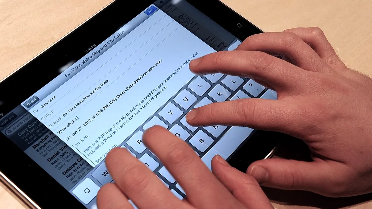 Cum activezi și folosești Split View și Slide Over pe iPad