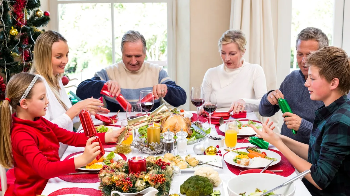 Cât te costă să faci o masă de Crăciun pentru 6 persoane în 2025. Calcul complet