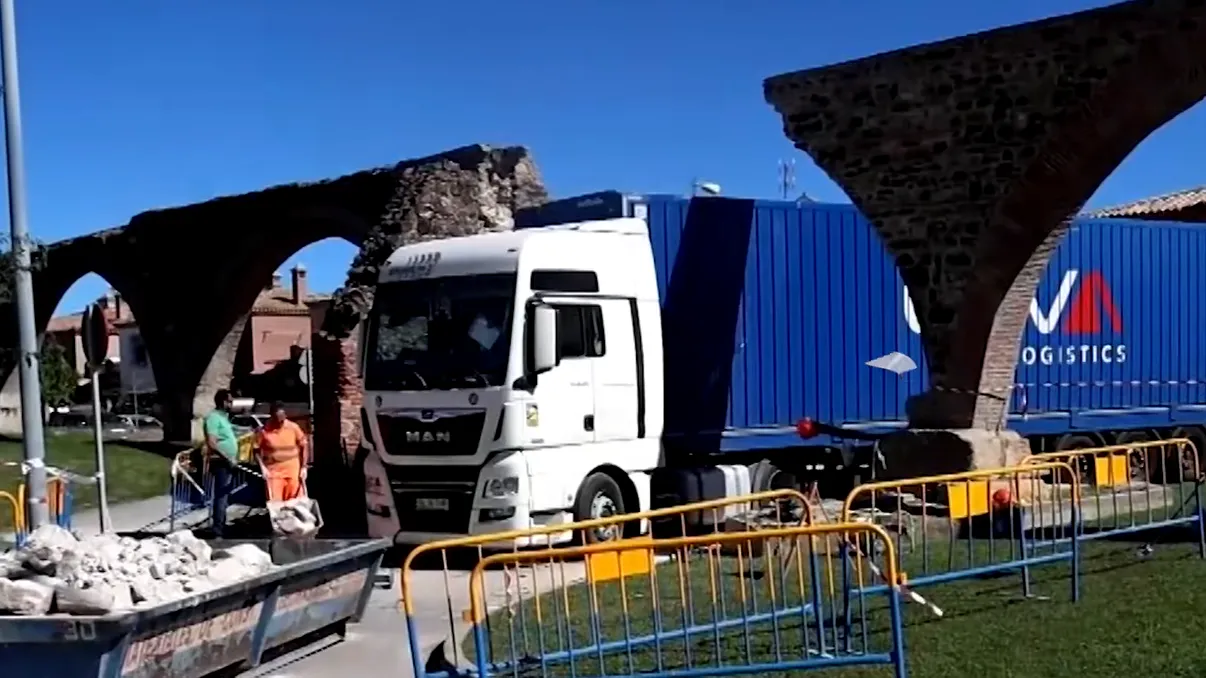 Monument istoric din Spania, vechi de sute de ani, distrus de un șofer român. Imaginile au devenit virale VIDEO