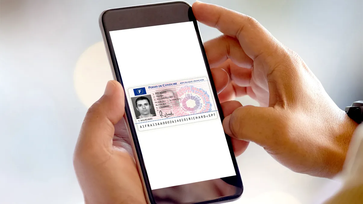 Permisul de conducere digital, direct pe telefon, introdus oficial în Europa. Ce trebuie să știi despre viitorul carnet de șoferi disponibil și în România