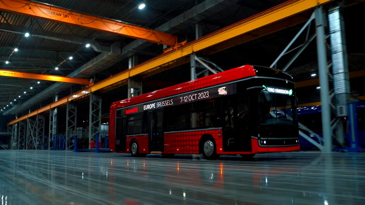 Premieră în România: Primul autobuz electric românesc, produs la Mediaș, va circula la Deva