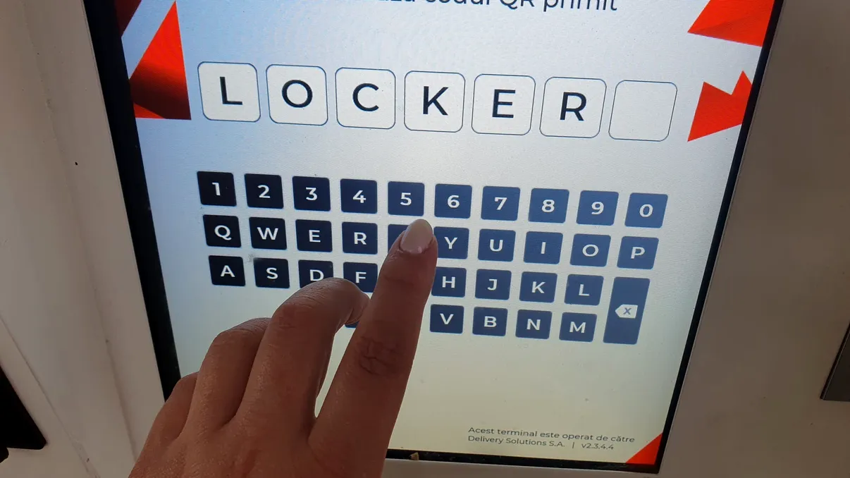 Cutiile de metal care aduc bani: cât poți câștiga lunar dacă găzduiești un locker de curierat