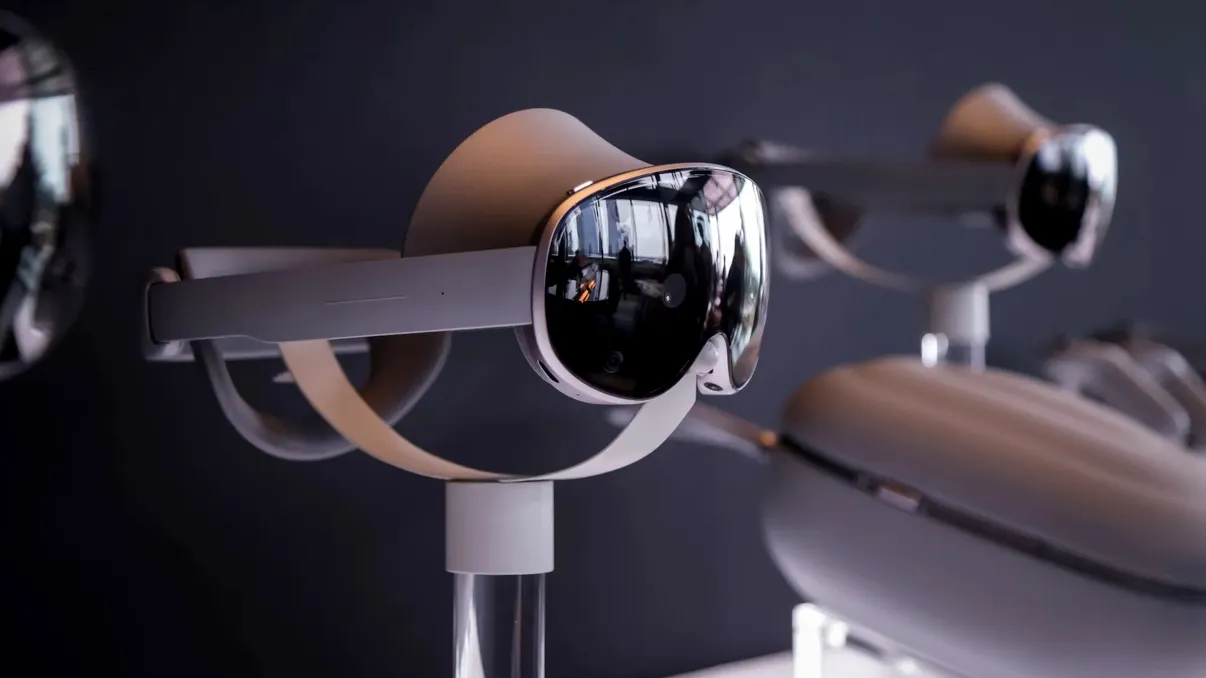 Samsung lansează Galaxy XR, primul dispozitiv Android XR cu inteligență artificială multimodală integrată