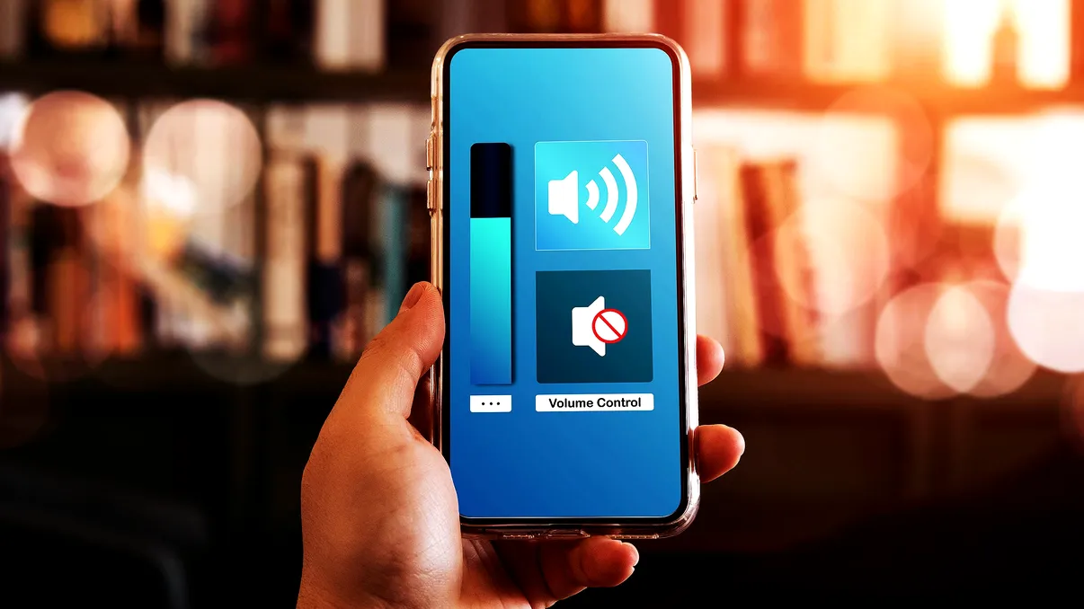 Românii aleg liniștea digitală: de ce tot mai mulți își țin telefonul pe silențios pentru a scăpa de stres și a fi mai productivi