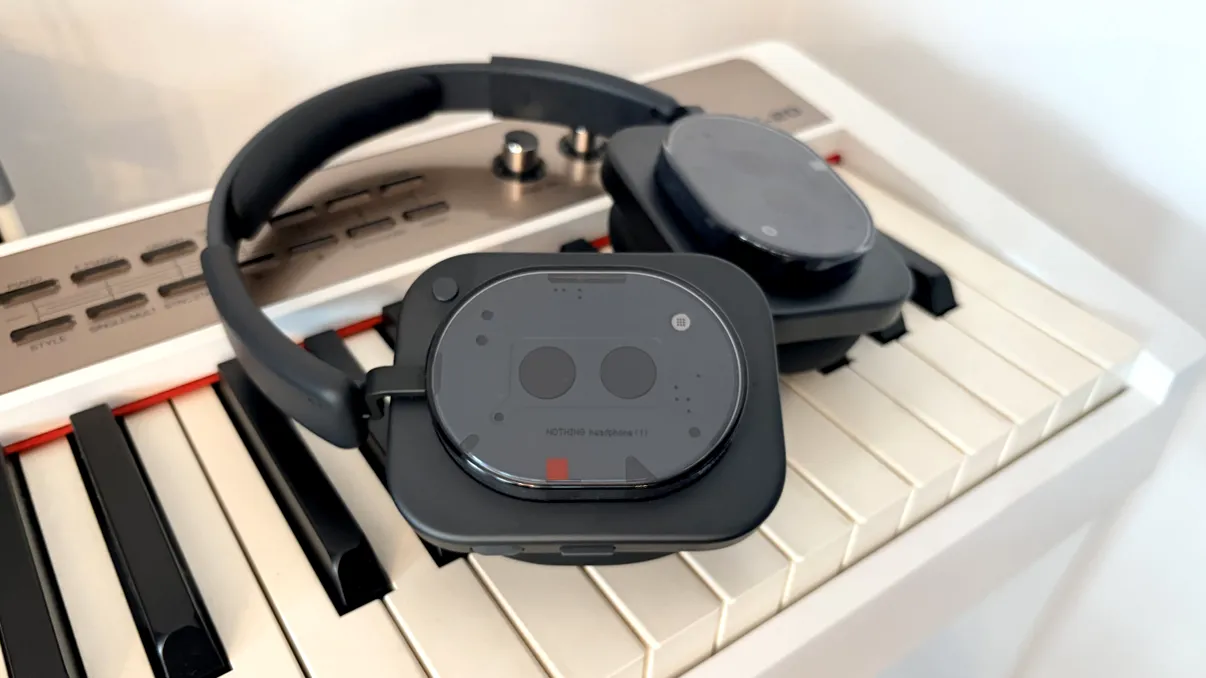 REVIEW Nothing Headphone (1) - probabil cele mai ieftine căști premium over-ear din 2025, complet diferite de orice ar face concurența