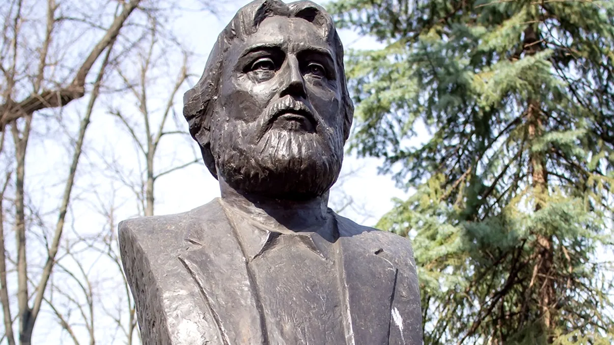 15 ani de când „Flacăra” din inima poetului Adrian Păunescu s-a stins pentru totdeauna