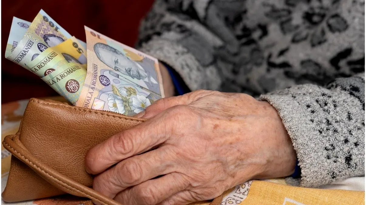 Ajutor financiar în decembrie 2025: pensionarii care vor primi 150 de lei în plus la pensie