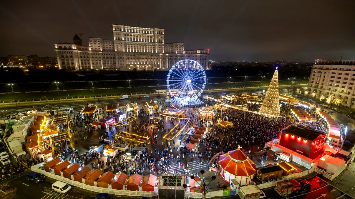 Ce aduce nou Târgul de Crăciun București 2025. Premieră: prima Piramidă de Crăciun din România, carusel venețian și Santa’s Express