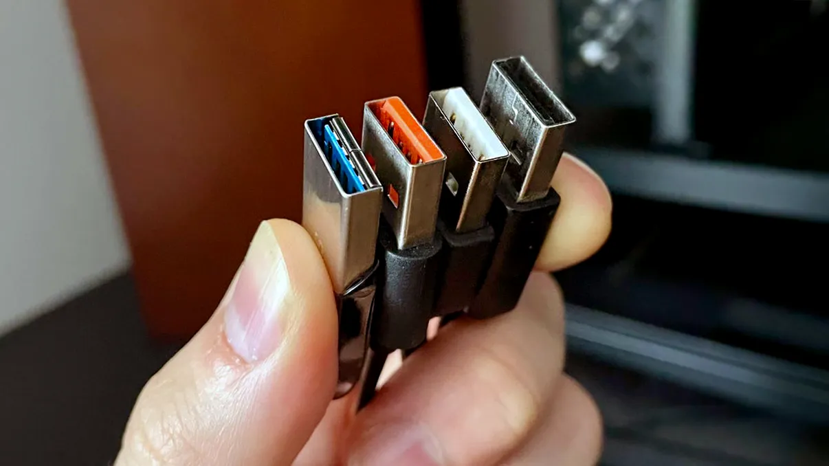 Ce înseamnă, de fapt, culorile porturilor USB. Adevărul despre portul portocaliu, albastru sau roșu de pe laptopul tău