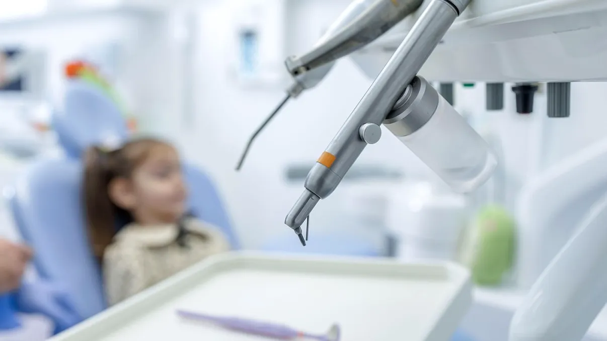 Clinica dentară unde a murit fetița de 2 ani era autorizată, dar nu pentru spațiul în care s-a făcut anestezia. DSP: Dosarul nu era complet