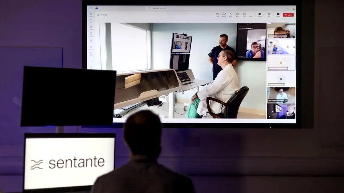 Medicii au realizat, în premieră mondială, o procedură de tratare a accidentului vascular la distanță cu ajutorul unui robot