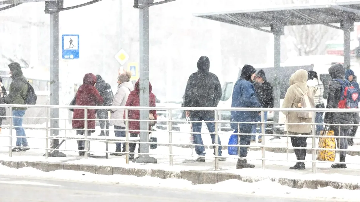 Ninsori și vijelii în mai multe zone din țară. ANM a emis cod galben și de ploi puternice în șase județe