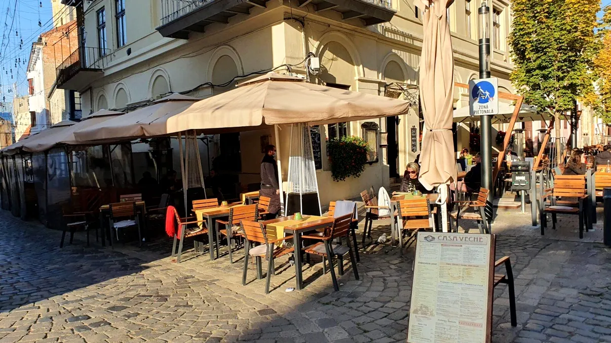 Român din străinătate, uimit de preţurile din restaurantele din România. Cât a dat pe o supă, o salată şi nişte cartofi: 