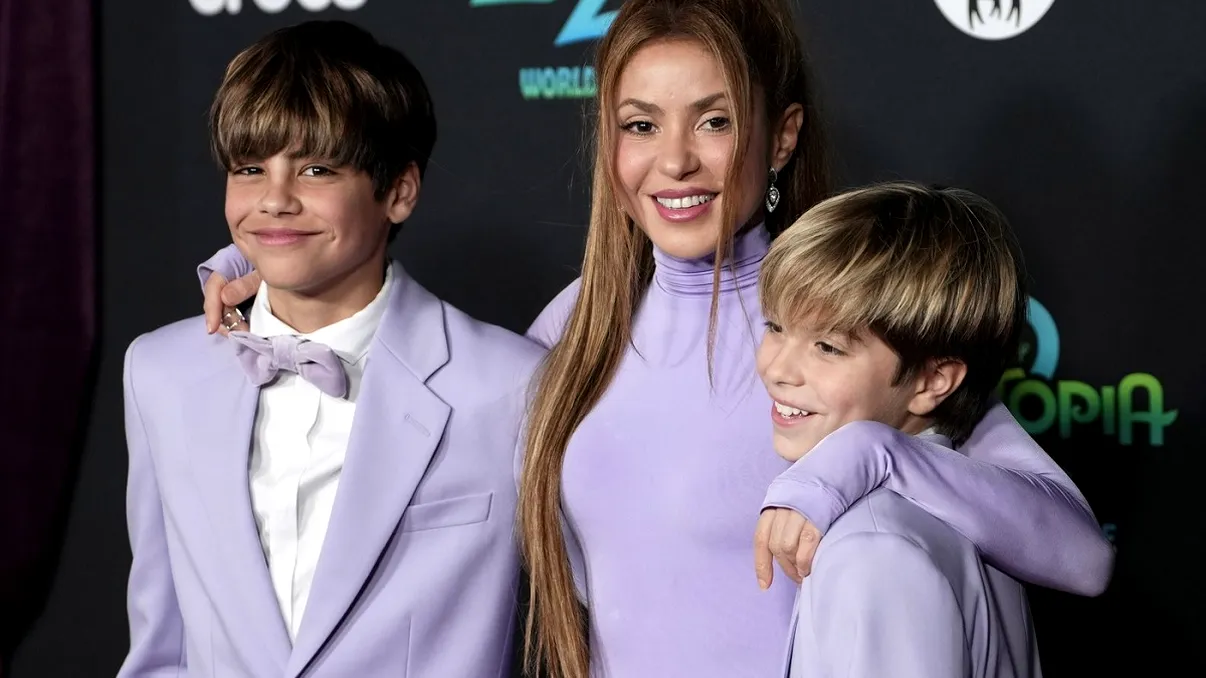 Shakira, apariție alături de cei doi fii ai ei pe covorul roşu. Milan și Sasha aproape şi-au ajuns mama în înălţime. Foto