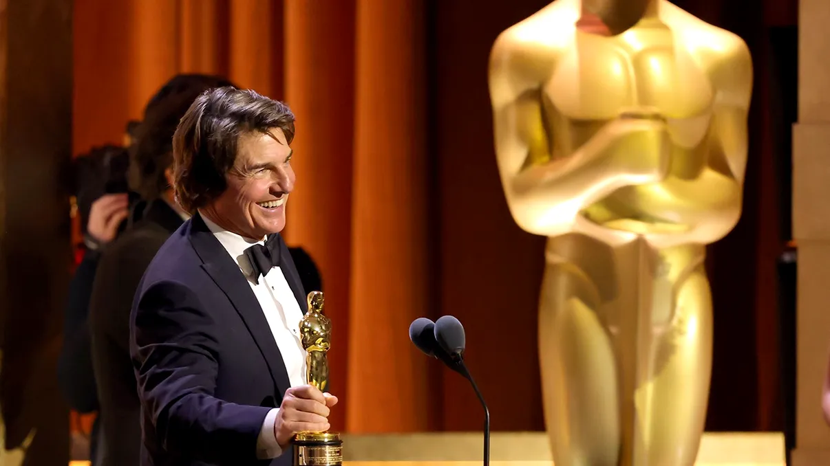 Tom Cruise primește un premiu Oscar pentru întreaga carieră în afara competiției. ”Să fac filme este ceea ce sunt”
