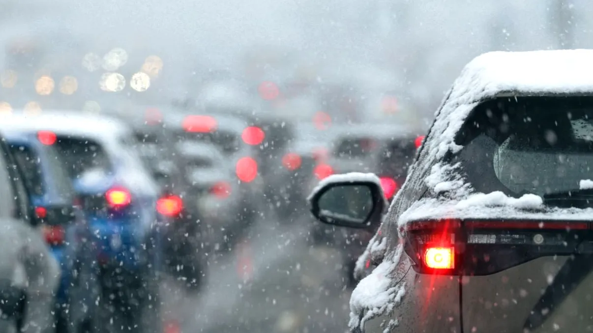 Un mecanic cu experienţă de 20 de ani spune ce să nu faci iarna pentru a nu strica maşina. Gesturile mici care contează