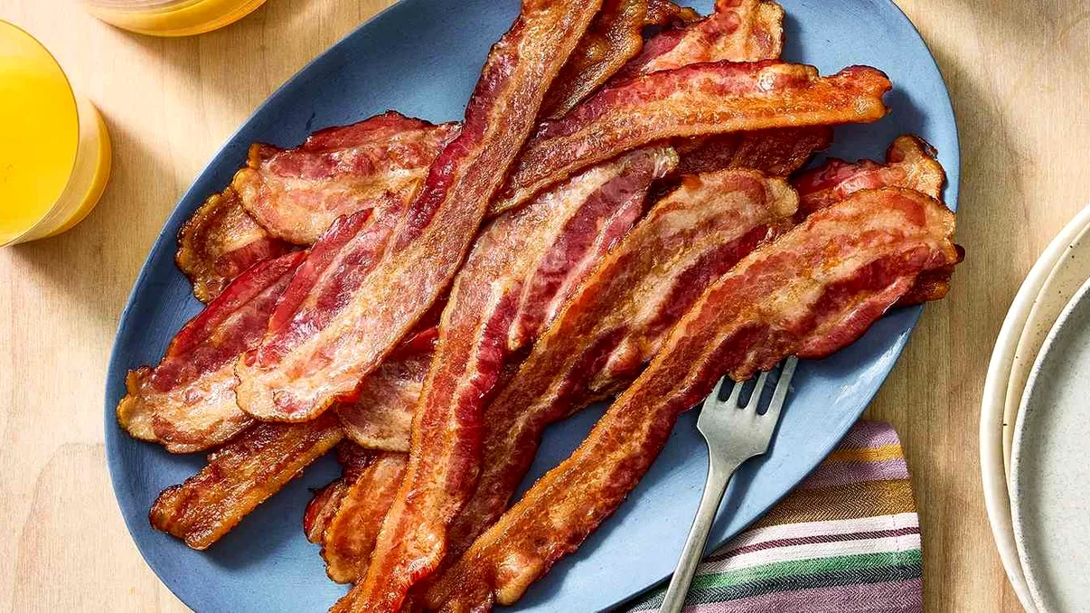 Ar trebui ca baconul să vină cu avertisment de cancer? Ce spun oamenii de știință