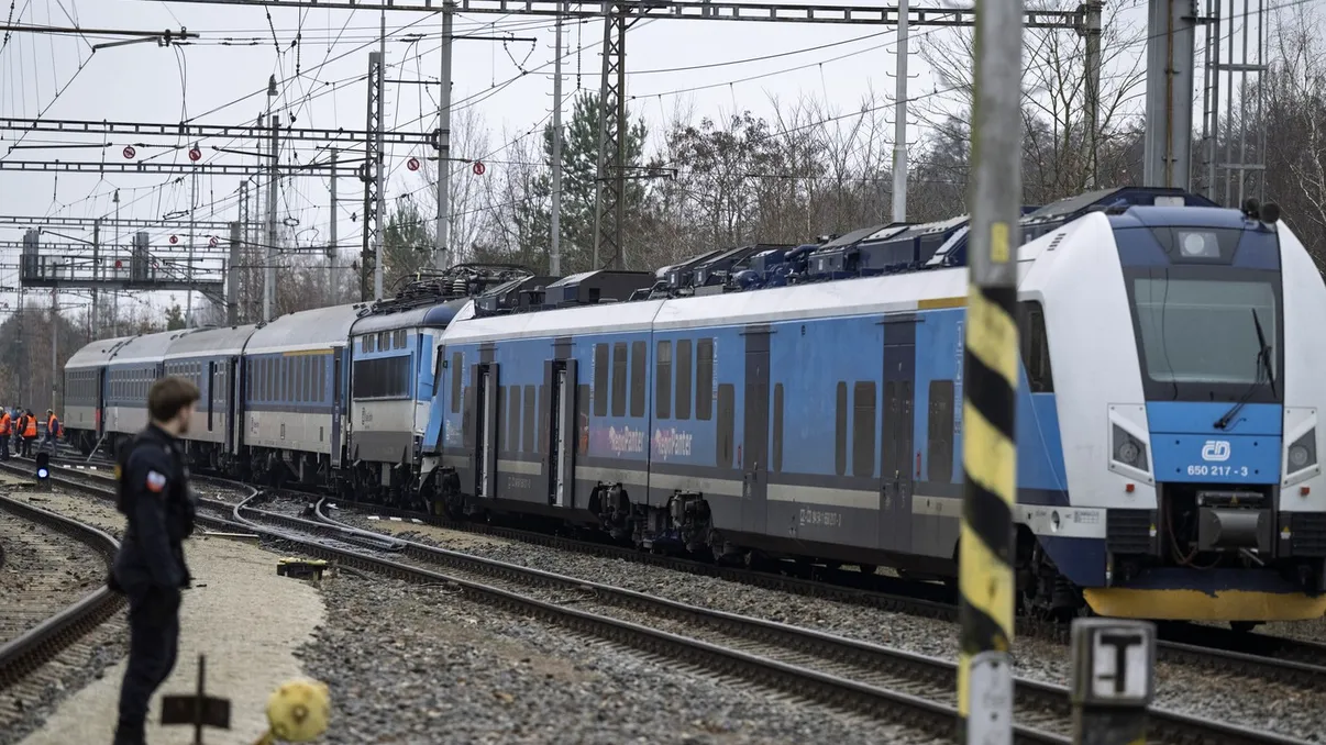 Două trenuri s-au lovit în Cehia: 42 de persoane rănite, două în stare gravă