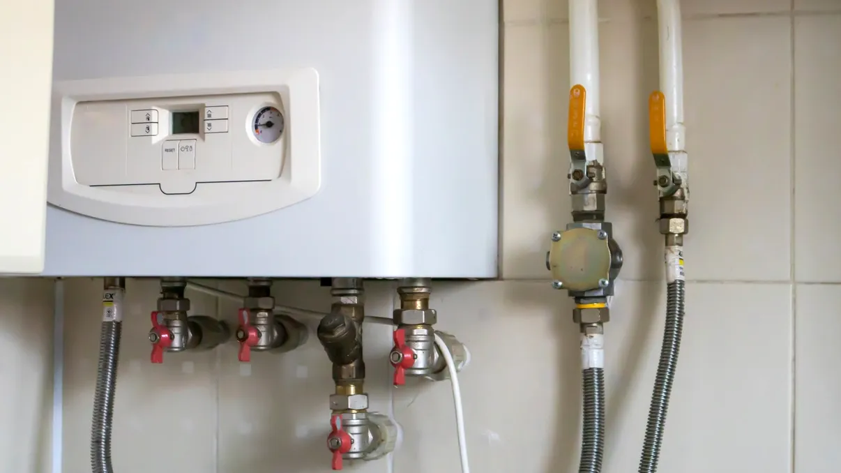 Greșeala care scurtează durata de viață a centralei cu jumătate. Mulți români o fac fără să știe