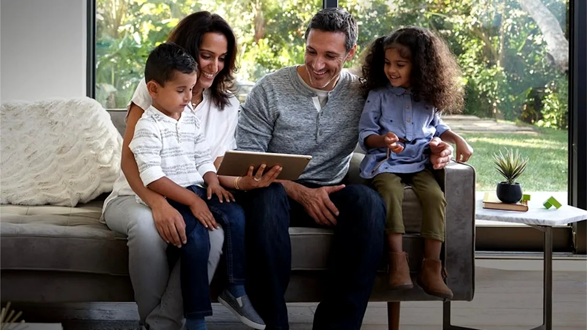 Cum să folosești Family Sharing și Screen Time pe iPad pentru a-ți proteja copilul și a-i organiza experiența digitală