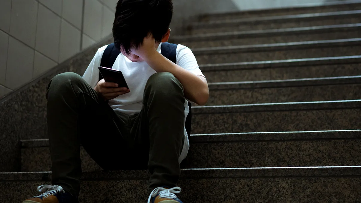 Prima țară europeană care se pregătește să blocheze accesul copiilor sub 15 ani la rețelele sociale. Danemarca anunță o măsură fără precedent