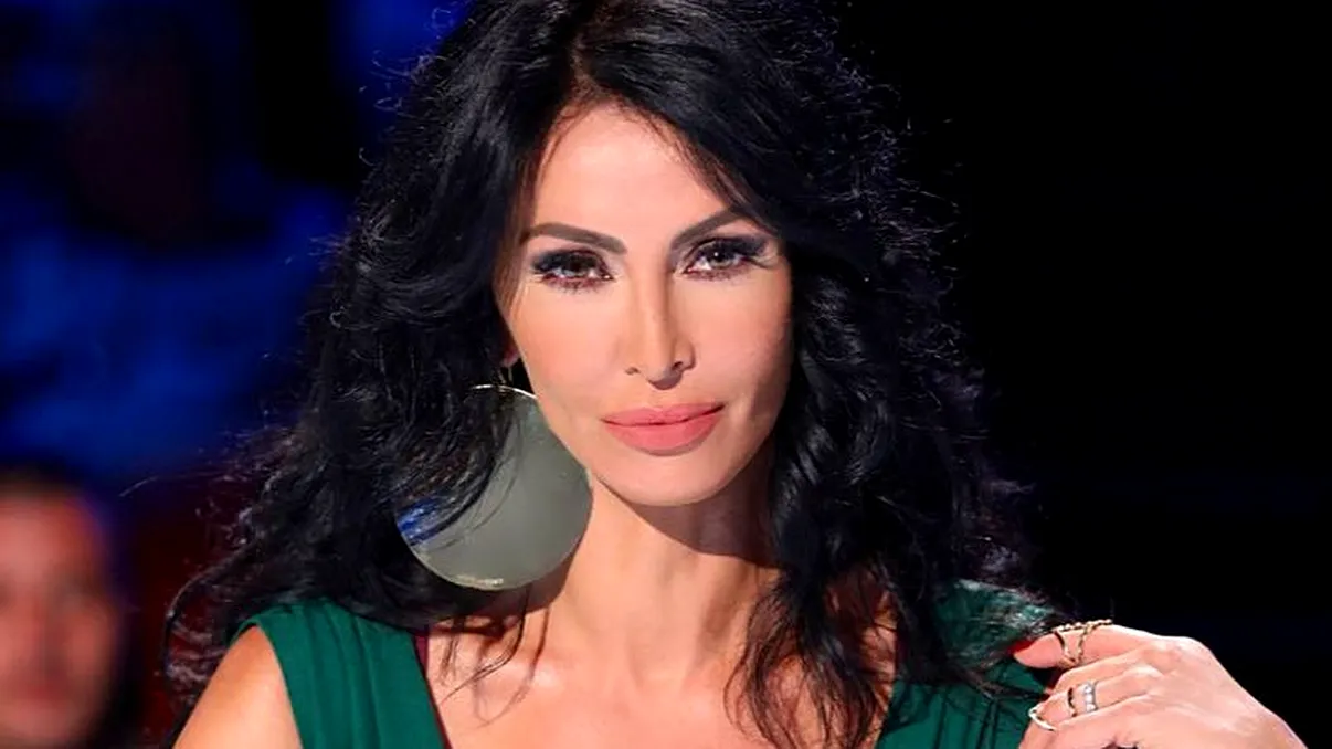 Mihaela Rădulescu, în public în România, după moartea lui Felix Baumgartner. A apărut zâmbitoare şi într-o rochie superbă. Foto