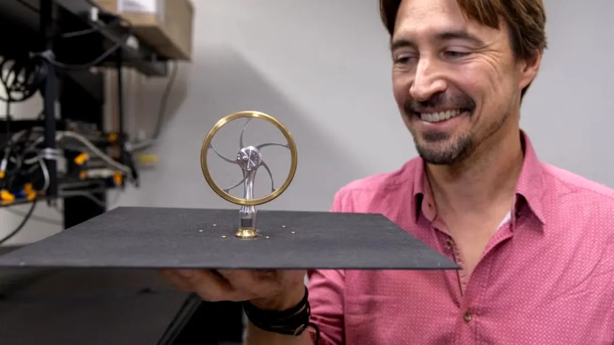 Motorul Stirling reinventat: Născocirea unui inginer care funcționează fără combustibil și fără electricitate