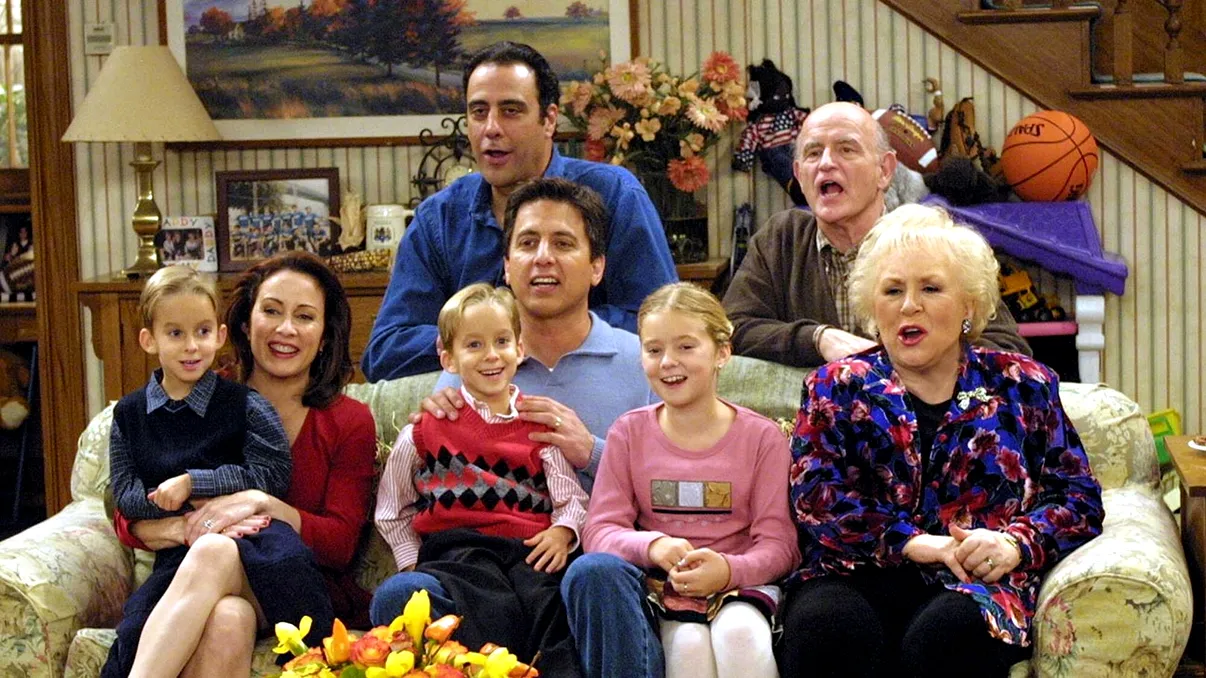 Comedia „Everybody Loves Raymond” se pregătește de reuniunea de 30 de ani, dar fără episoade noi, așa cum sperau fanii