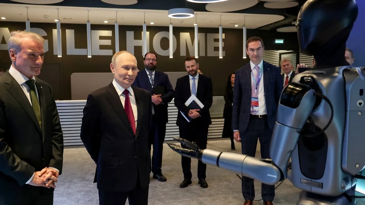 După eșecul precedent, când un robot s-a făcut de râs, un altul a dansat pentru Vladimir Putin. Cum a reacționat președintele rus