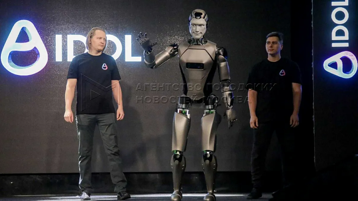 VIDEO: Rusia își prezintă „robotul viitorului” pe melodia din Rocky – dar acesta cade spectaculos pe scenă