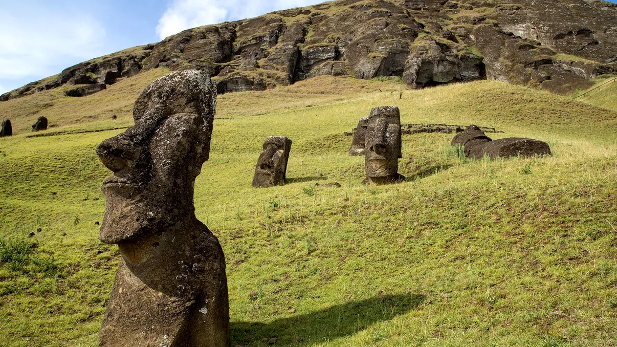 Statui neterminate și mistere dezlegate: ce arată noul model 3D al carierei de pe Insula Paștelui despre civilizația care a ridicat moaii