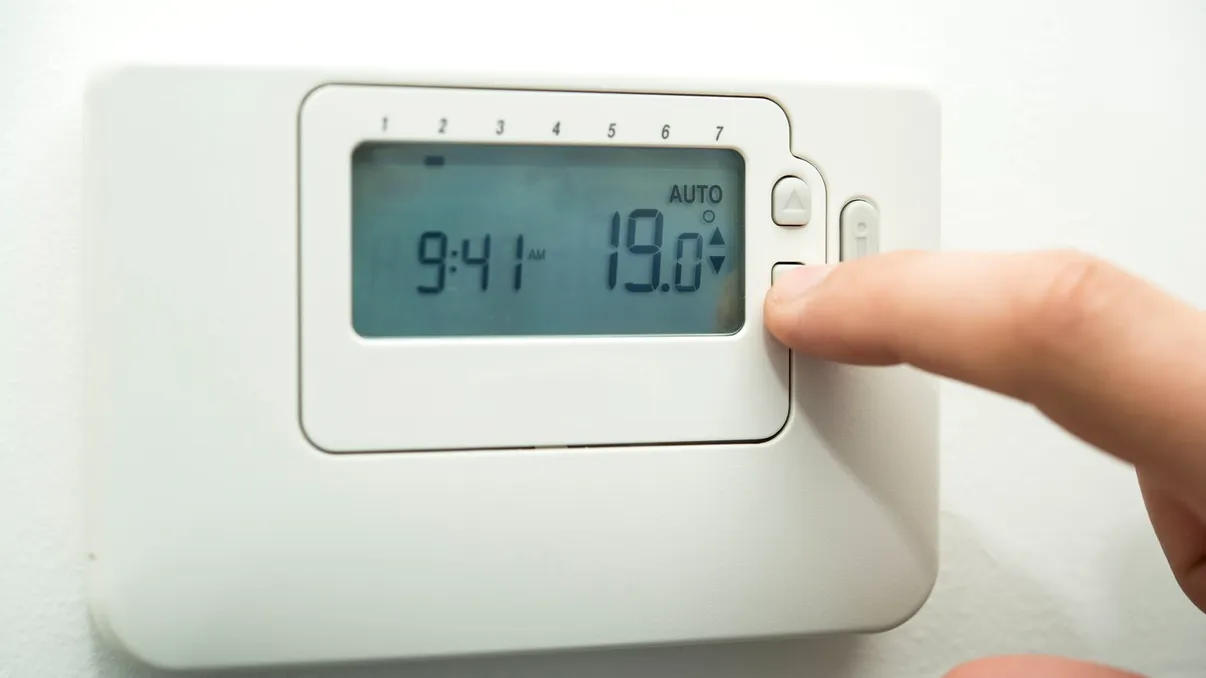 La ce înălţime trebuie să stea termostatul pentru a consuma mai puţin gaz: aşa vei economisi la facturi