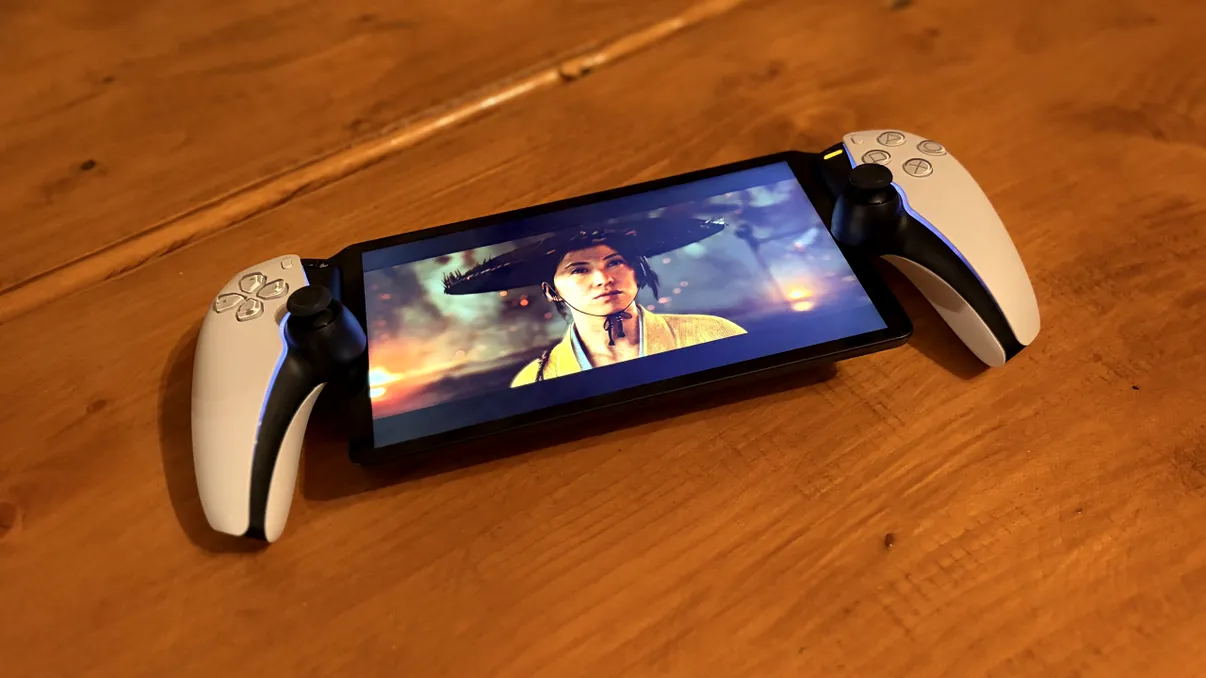 EXPERIENȚĂ PlayStation Portal - probabil cea mai puternică consolă de gaming portabilă de care nu știai că ai nevoie, pentru că are un PS5 în spate și nu numai