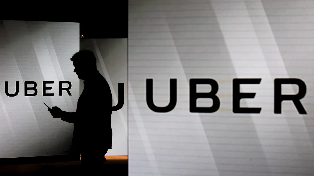 Uber, sancționată de autoritățile române pentru muzica din mașină. Trebuie să plătească drepturi de autor, conform Curții de Apel București