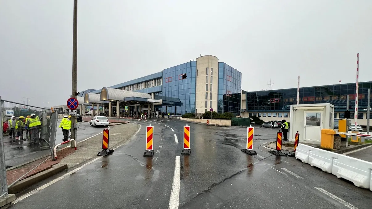 Accesul interzis cu mașina la terminalul “Plecări” al Aeroportului Otopeni. Noile rute auto, anunțate de autorități