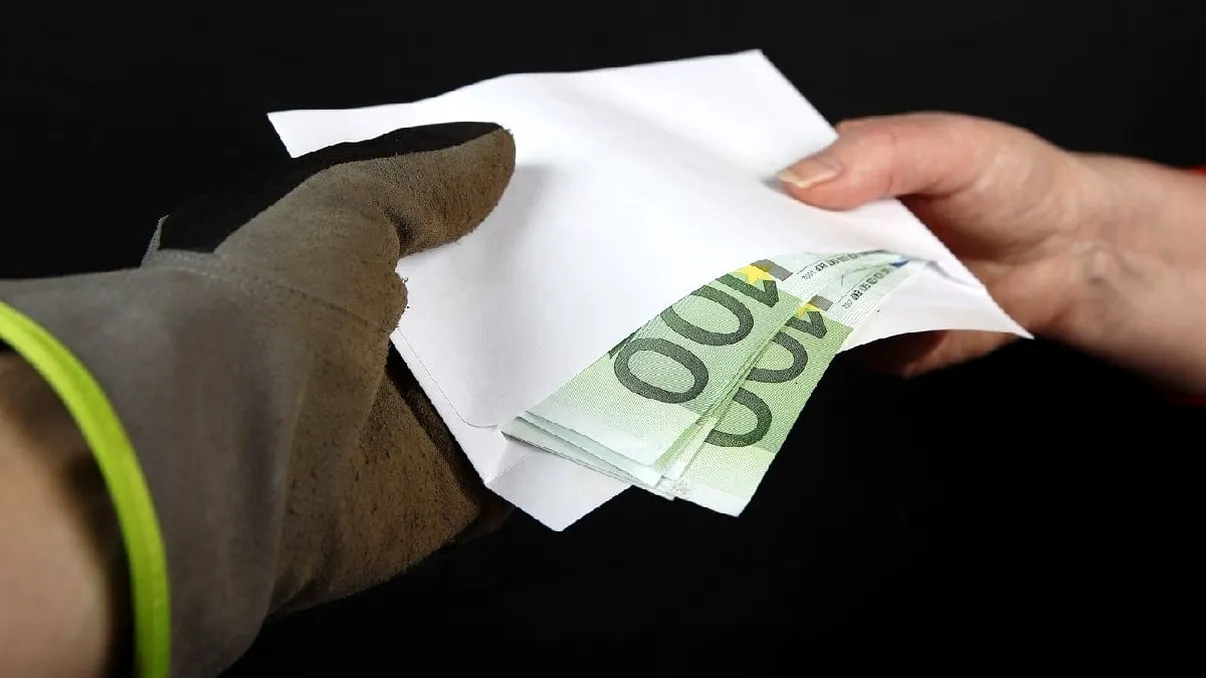 Amenzi uriașe pentru munca la negru. De joi, angajatorii pot plăti până la un milion de lei