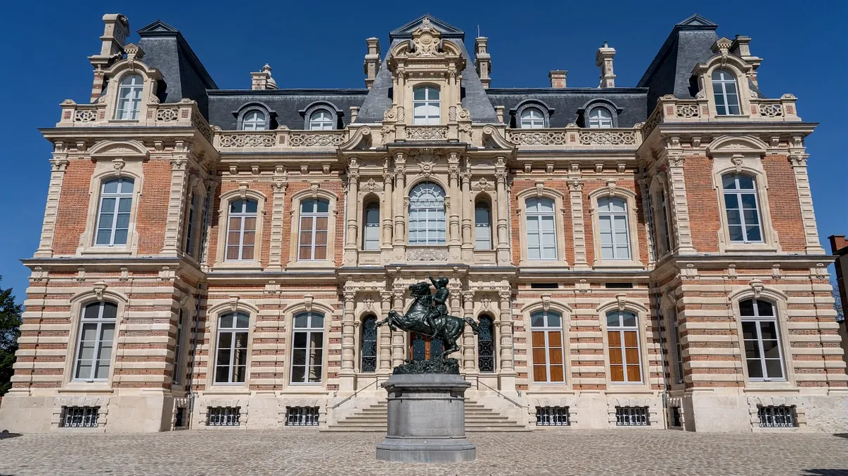 Castel în Franţa, la preţ de apartament cu 3 camere în Bucureşti. Cum arată clădirile istorice care s-au pus în vânzare