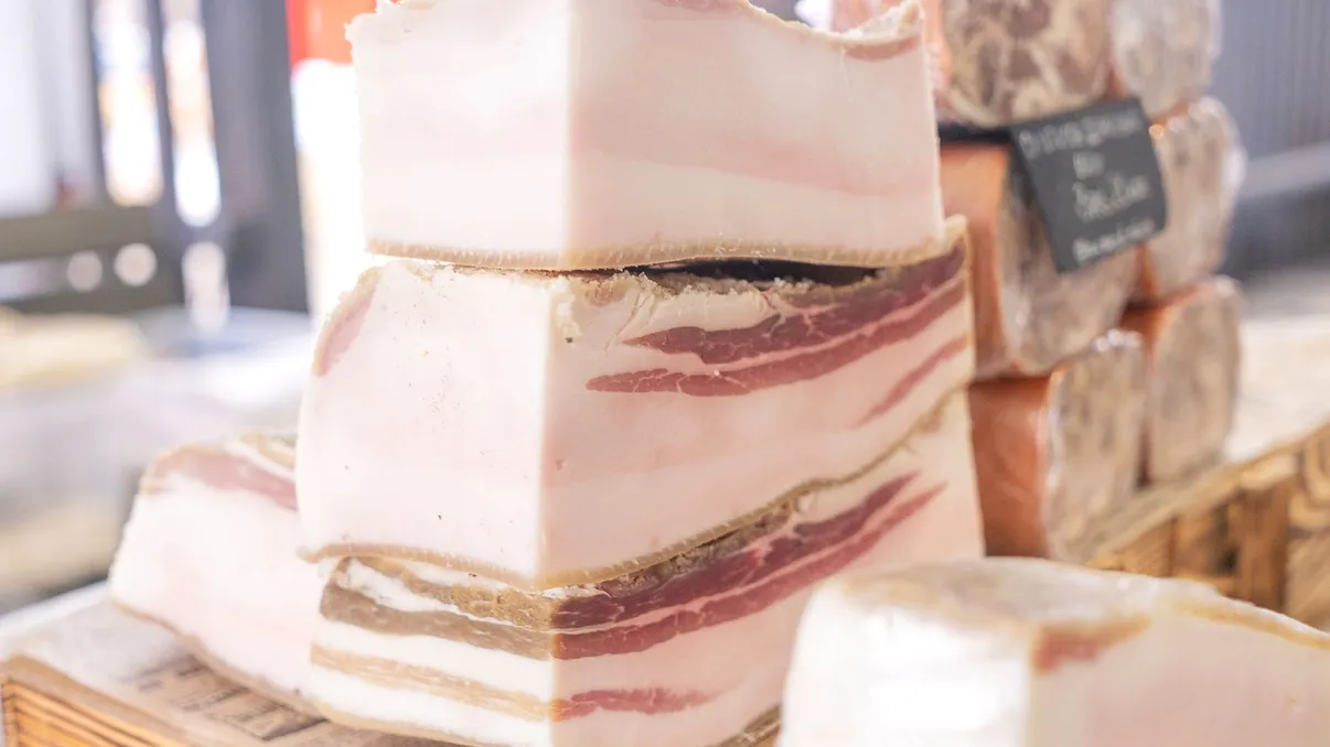 Cât rezistă untura de porc la frigider și ce trebuie să știi dacă vrei să o congelezi