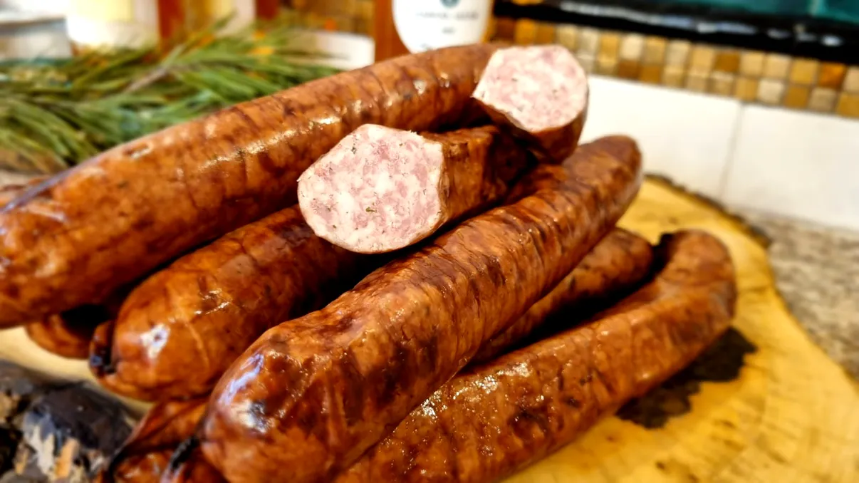 Câtă sare se pune la cârnați: condimentele folosite şi cantitatea exactă