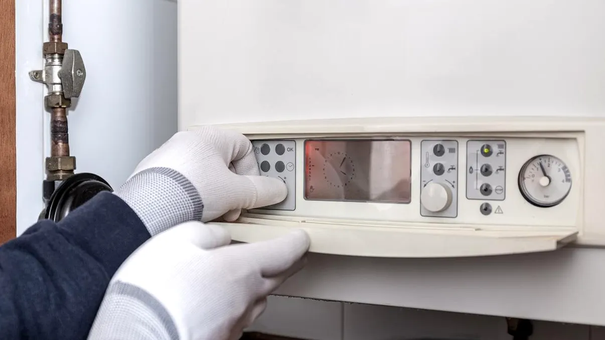 Cele mai frecvente motive pentru care centrala nu mai încălzește apa în sezonul rece. Ce verifici înainte să suni instalatorul