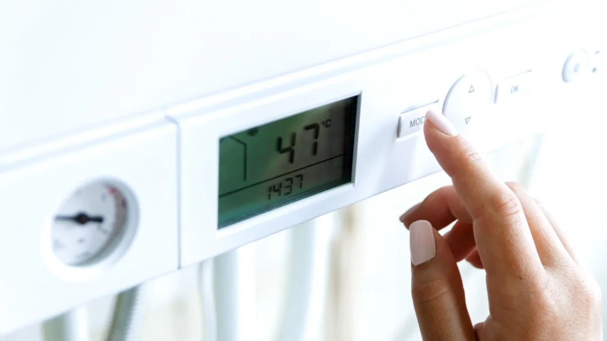 Este bine să lași încălzirea oprită când pleci de acasă? Ce spun tehnicienii despre centralele moderne