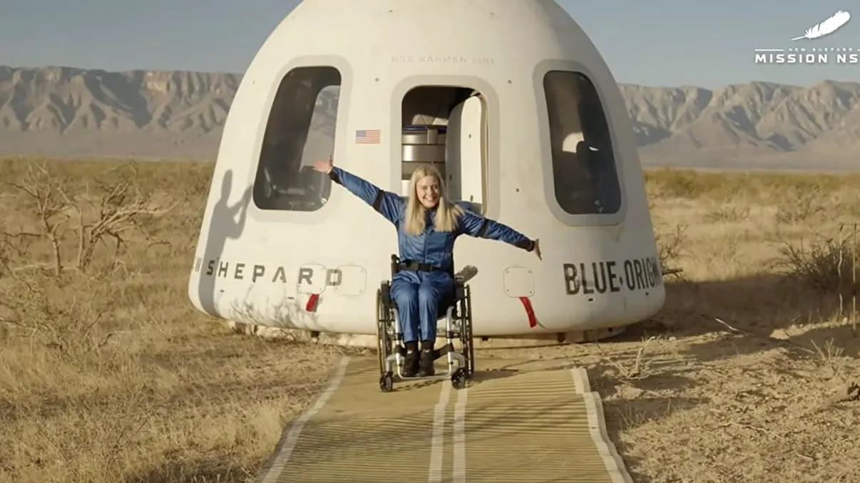 Prima persoană în scaun cu rotile care a ajuns în spațiu. O tânără de 33 de ani a zburat până la „granița spațiului”