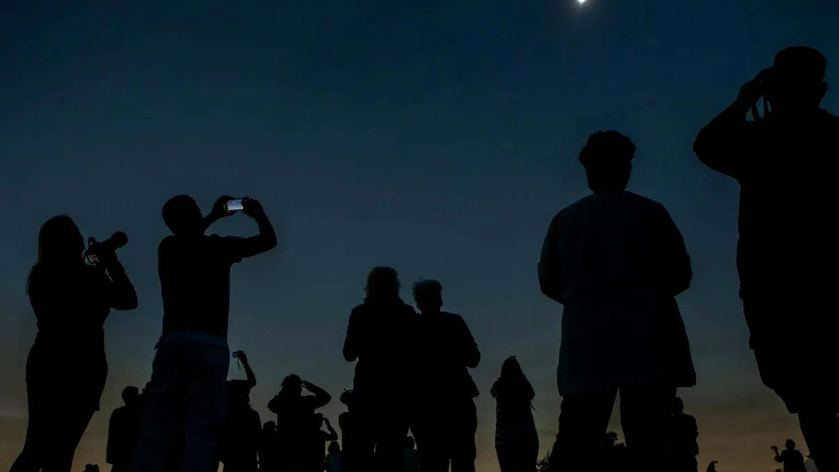 „Se stinge Soarele” pentru 6 minute, omenirea rămâne în beznă în plină zi. Europa se pregătește pentru o serie istorică de eclipse