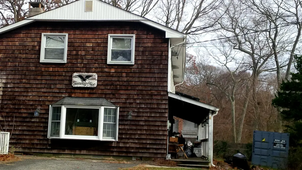 Își renova casă când a făcut o descoperire surprinzătoare. Bărbatul crezuse toată viaţa că tatăl său îl părăsise până când a găsit ceva în subsol