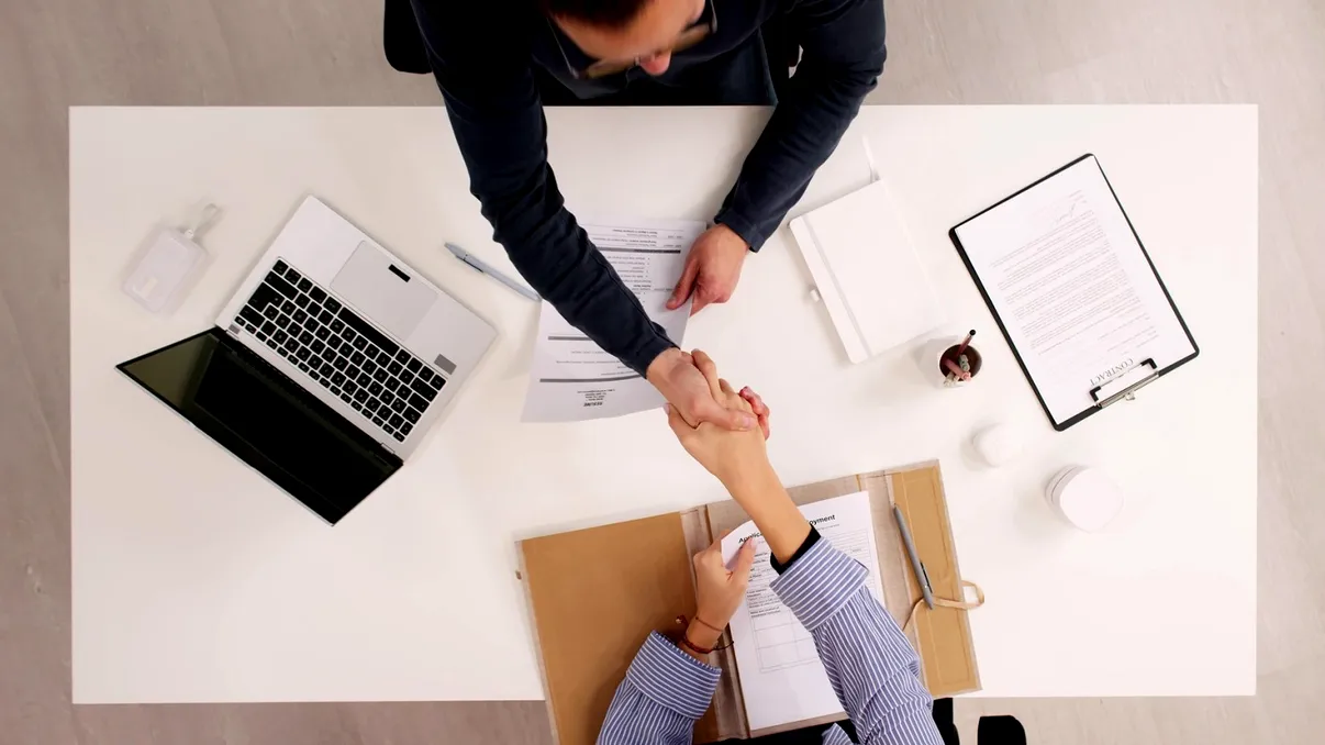 Lista completă a meseriilor care intră în grupa II de muncă în 2025. Ce profesii au fost adăugate și ce profesii au dispărut