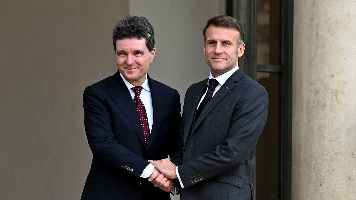 Nicușor Dan și Emmanuel Macron, mesaj special de la Paris. Președintele Franței a ținut neapărat să transmită totul și în limba română VIDEO
