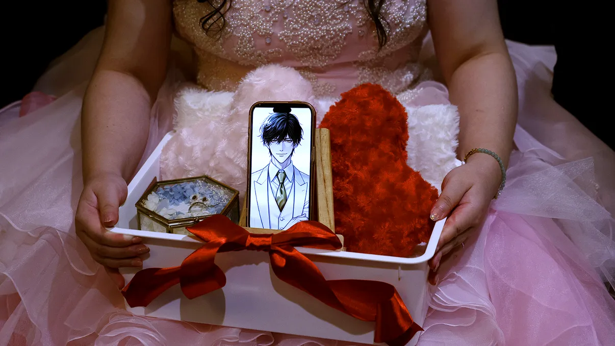 O femeie s-a măritat cu iubitul ei creat de AI. Nunta, dar mai ales mirele din telefon, a stârnit o dezbatere globală