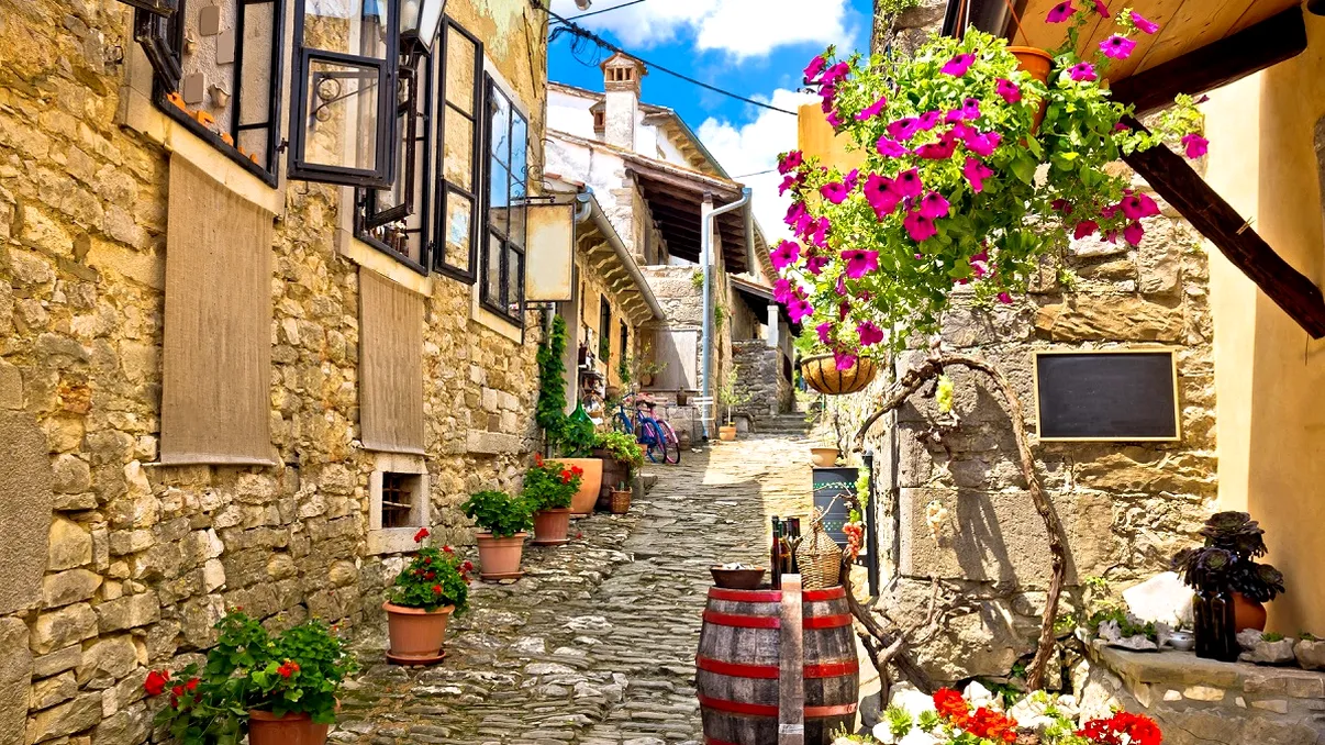 Oraşul superb din Europa cu doar 50 de locuitori, celebru în întreaga lume. Este un paradis pentru turişti, deşi este cel mai mic de pe Glob