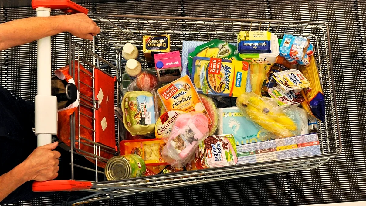 Cât de scumpă e mâncarea în România față de Europa: surprinzător, suntem cei mai ieftini la raft în UE, dar cu una dintre cele mai mari poveri în bugetul familiei
